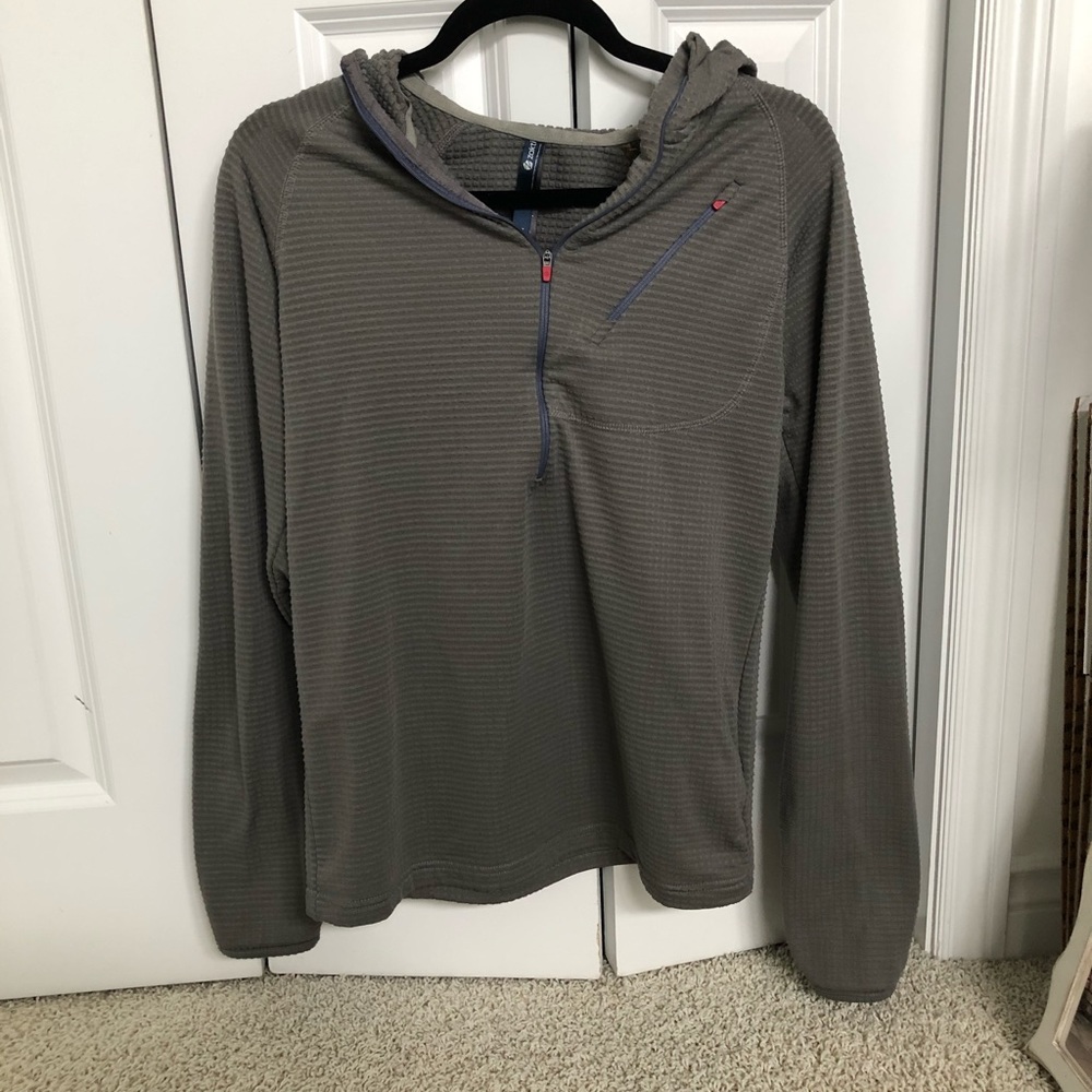 Gray quarter zip light sweatshirt